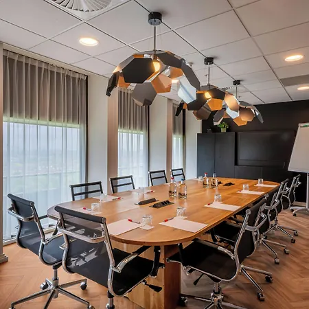 Leonardo Rembrandtpark Hotel 4*