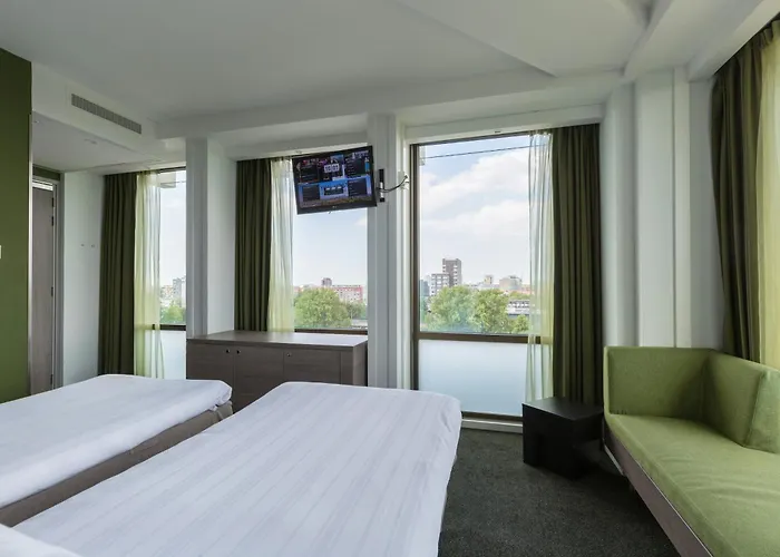 Hotel Leonardo Rembrandtpark 4*